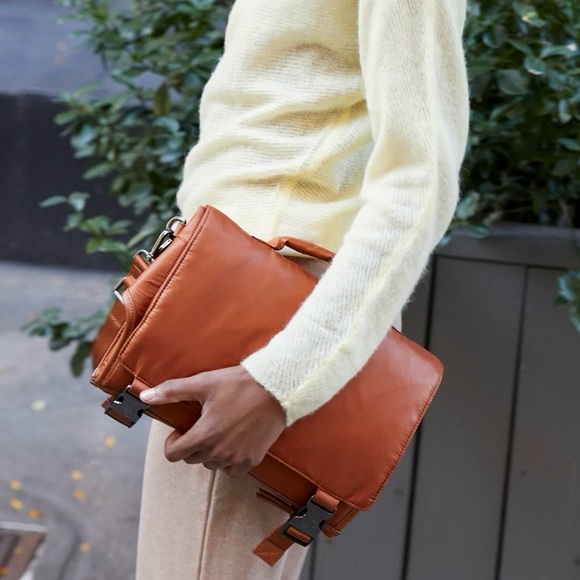 Caraa Luxury Baby Changing Kit Bag Portable Changing Station NWT $170 - Picture 7 of 9